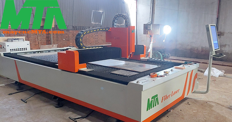 máy cnc laser kim loại