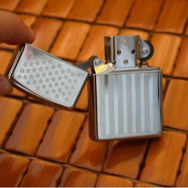 zippo Mỹ khắc cờ Mỹ