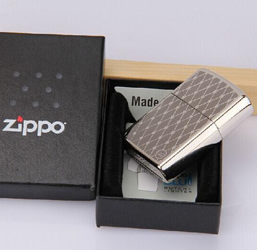 zippo nhat caro