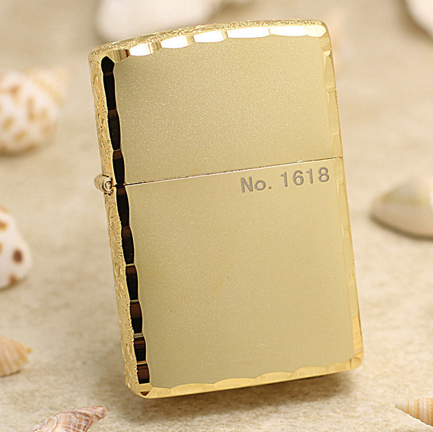 bật lửa zippo cỏ bốn lá