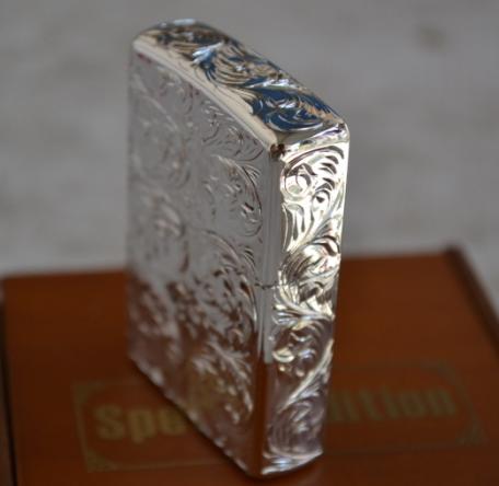 zippo bac trang y