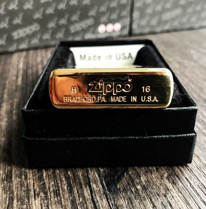 moc day Zippo Holding your hand