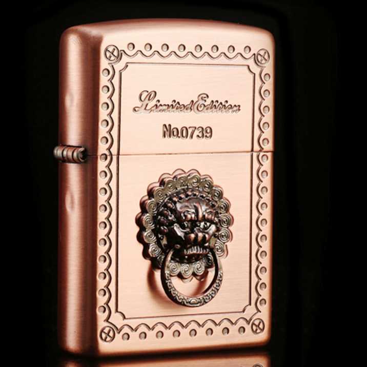 zippo cánh cửa đồng đỏ