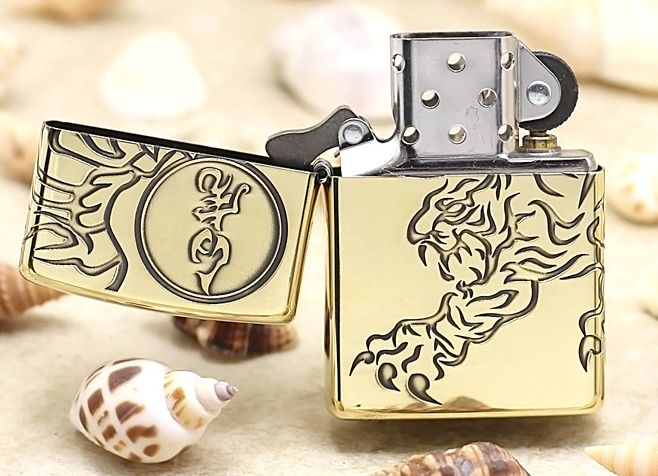 zippo khắc hổ