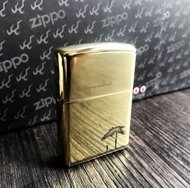 Zippo Holding your hand