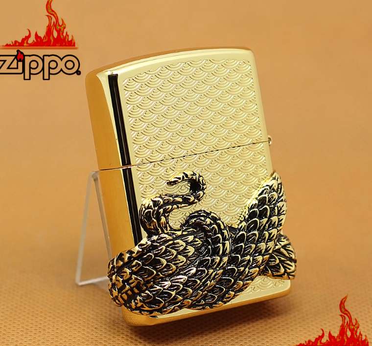 bật lửa zippo rắn nổi mạ vàng