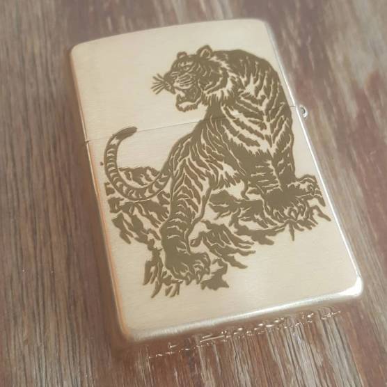 zippo rồng hổ 1