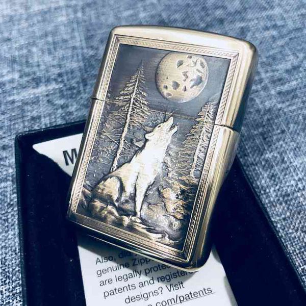 zippo sói hú