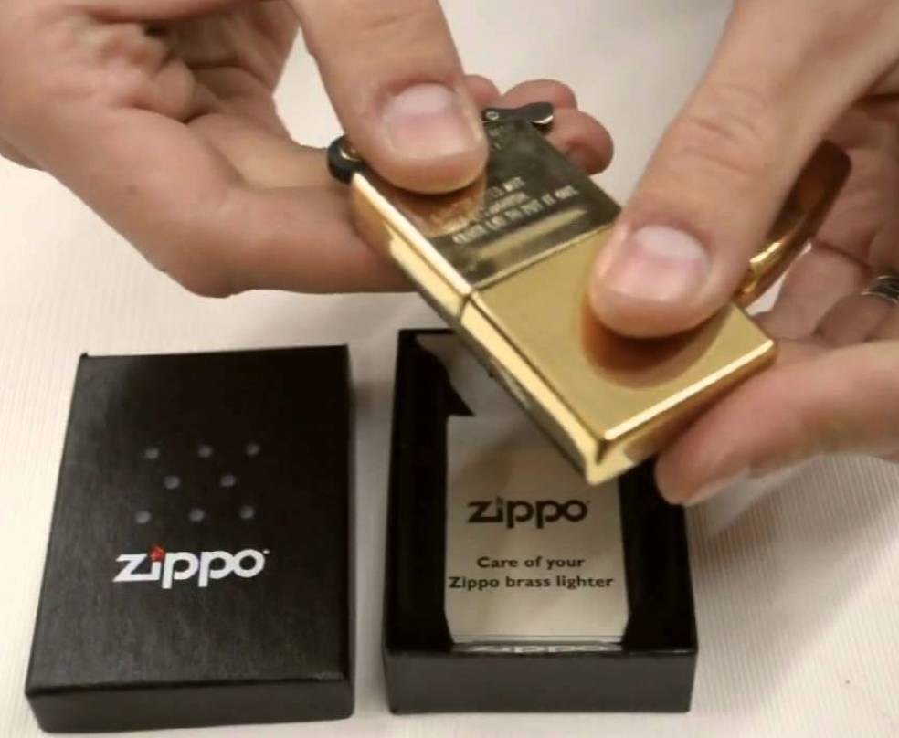 zippo chính hãng màu vàng