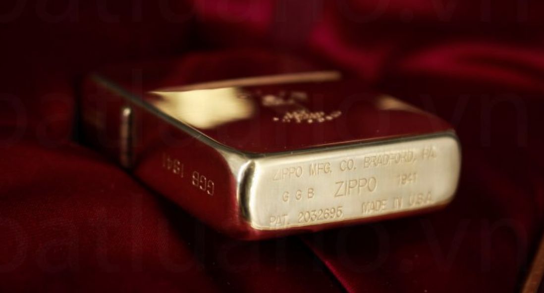 Zippo vàng nguyên khối 18K bản 300 con trên toàn cầu