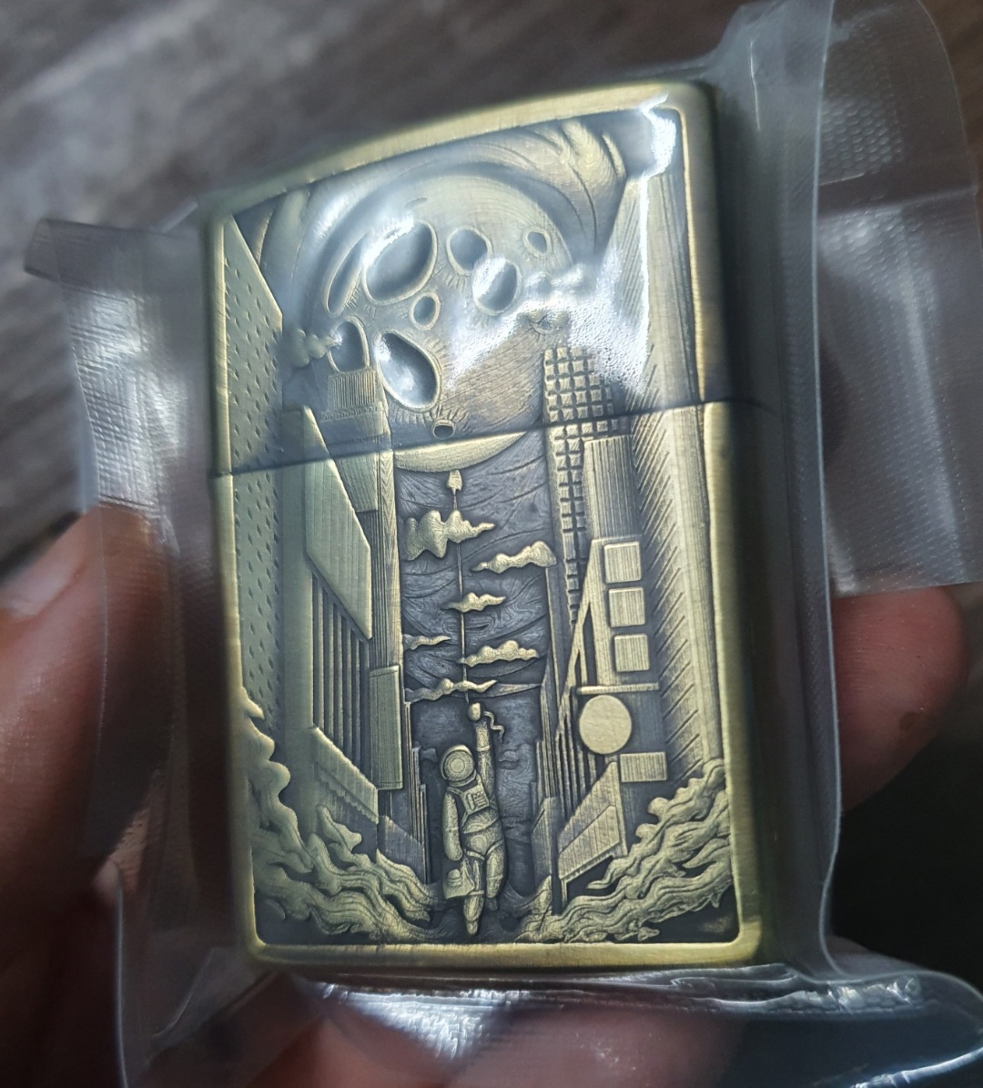 bán Zippo kỷ năm tàu Apollo lên mặt trăng 