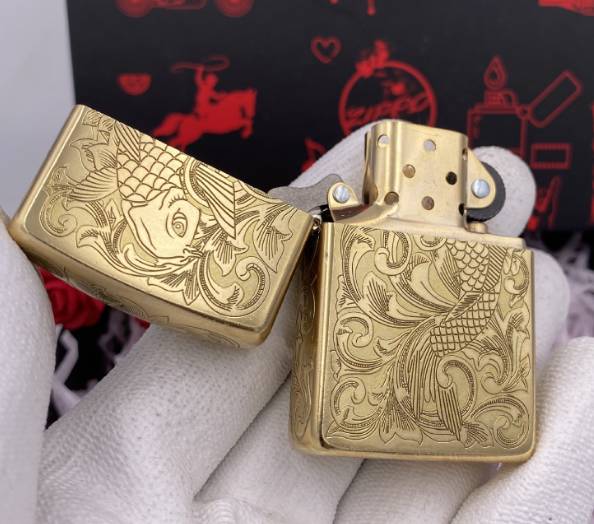 Zippo cá chép hoa văn giới hạn