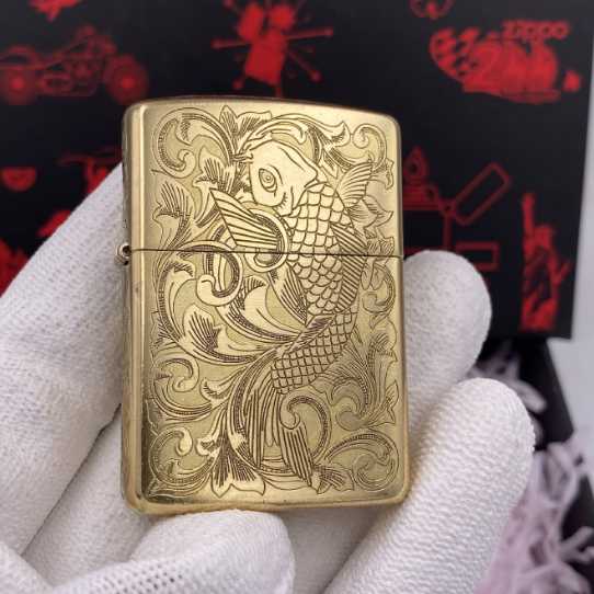 Zippo cá chép hoa văn giới hạn