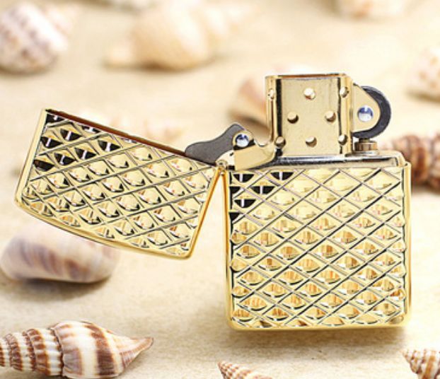 Bật lửa zippo mạ vàng kim cương 1