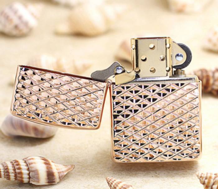 bật lửa zippo chạm khắc kim cương vàng hồng 1