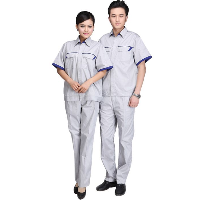 Đồng phục của nhân viên kỹ thuật thường có thiết kế phù hợp với công việc nặng, cường độ lớn.