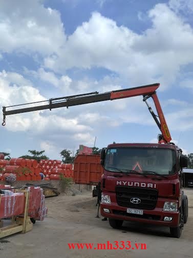 cẩu gập plafinger đang làm việc