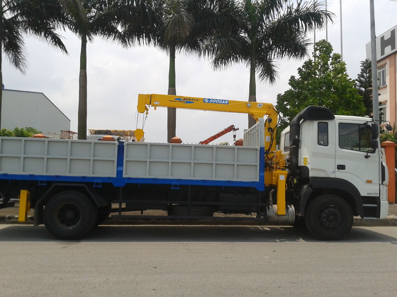 Xe tải gắn cẩu- Hyundai gắn cẩu 8T