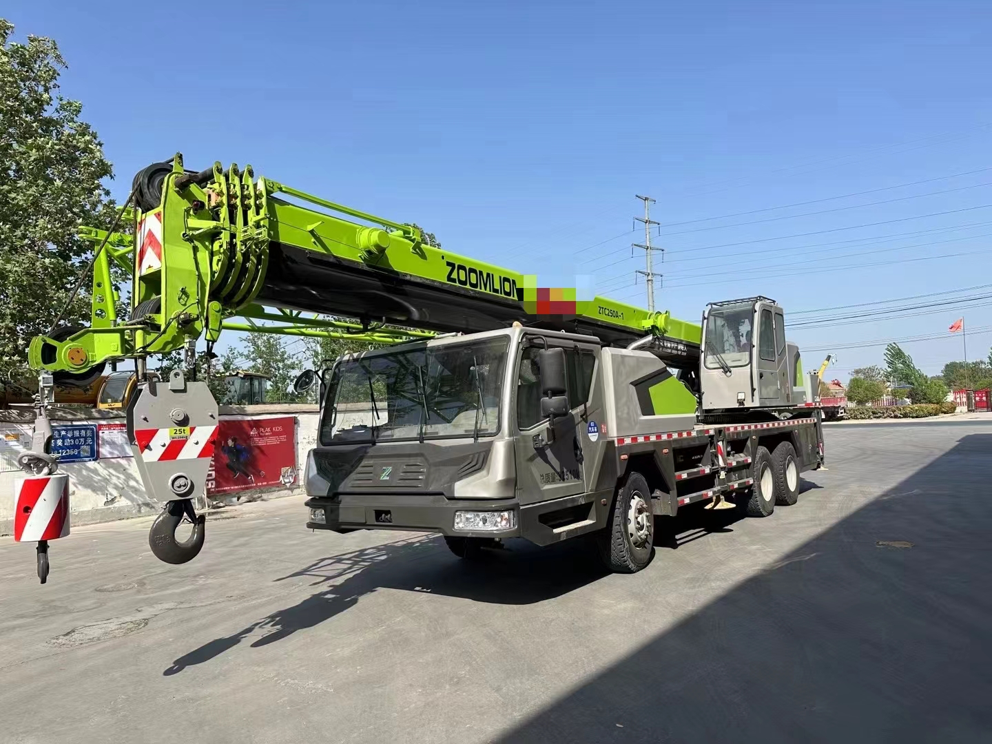 Cẩu bánh lốp cũ zoomlion