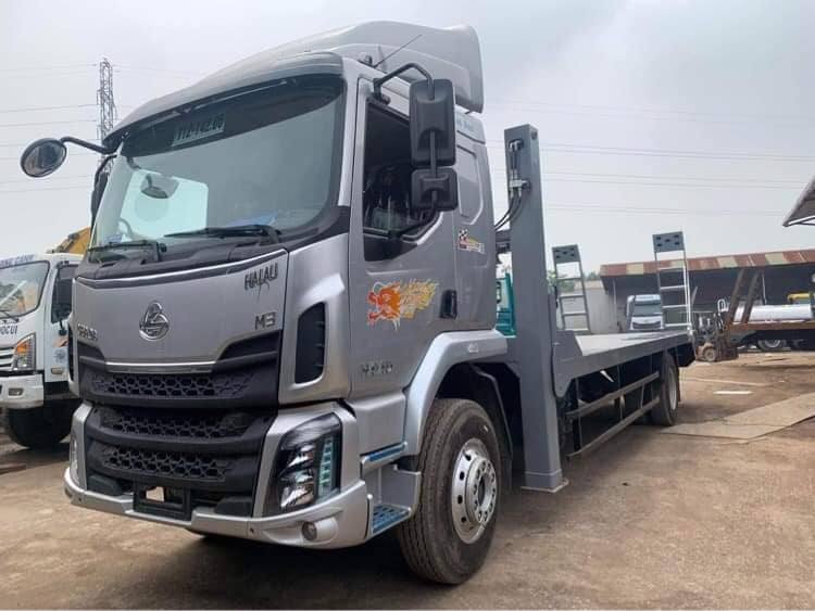 Xe nâng đầu Chenglong 2 chân chở máy xúc mini