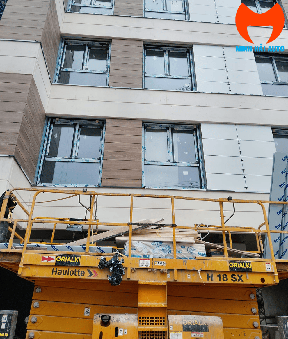 Xe nâng người Haulotte 18m