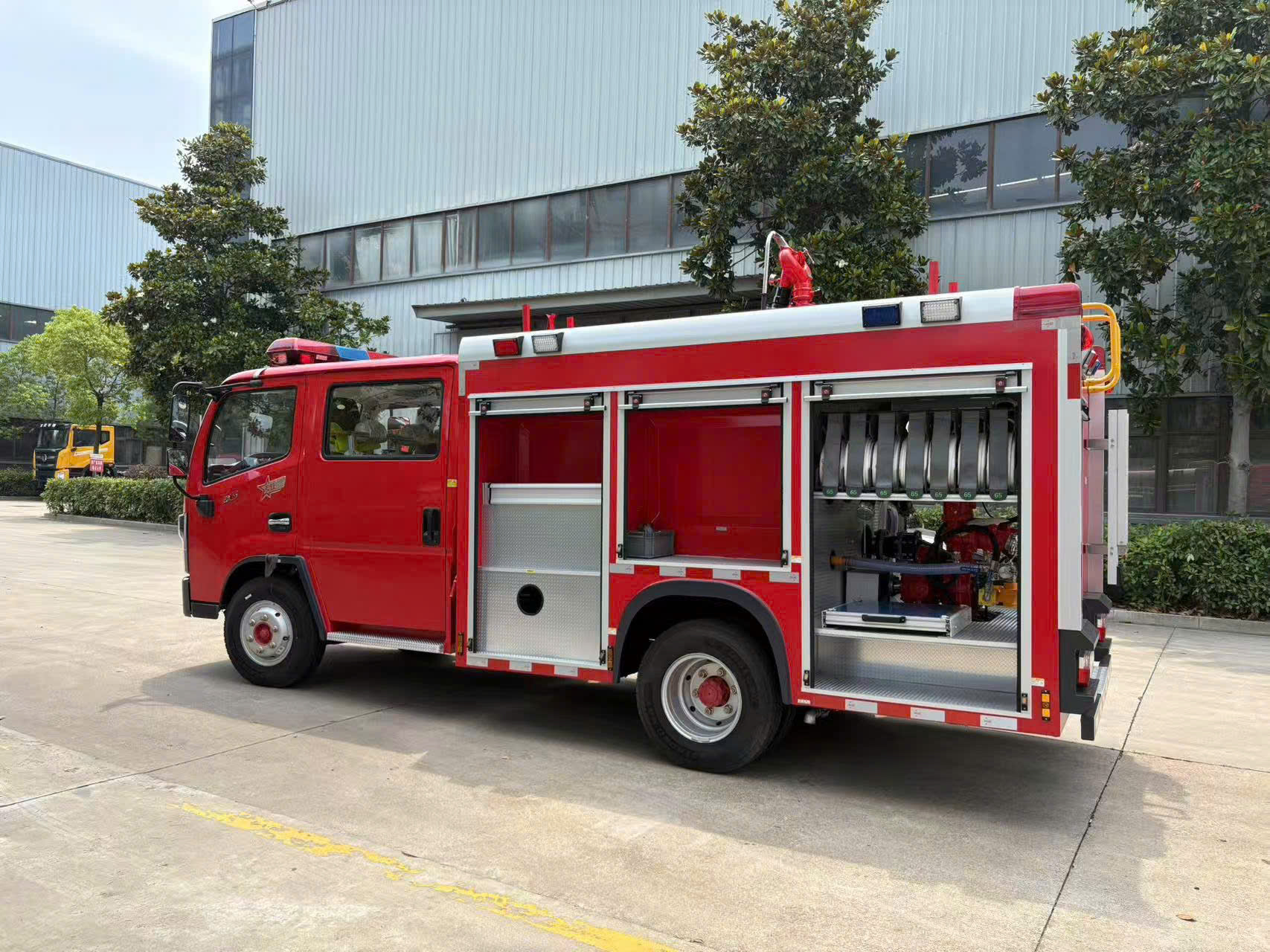 bàn giao xe cứu hỏa 5 khối Dongfeng cho KCN