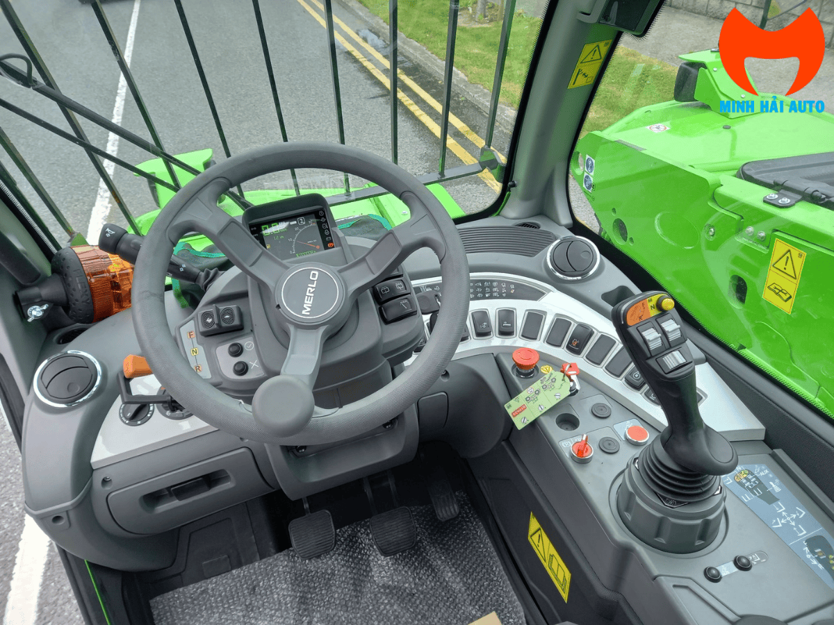 Xe Nâng Hàng Đa Năng 4 Tấn Merlo Panoramic 4017