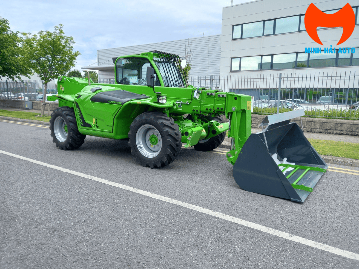 Xe Nâng Hàng Đa Năng 4 Tấn Merlo Panoramic 4017