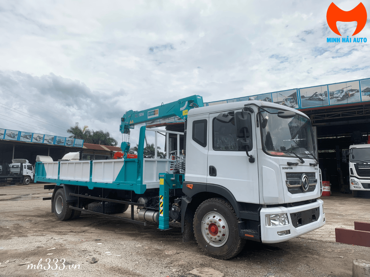 Bảo dưỡng xe tải cẩu Hyundai Everdigm - kiểm tra chân chống và hệ thống điều khiển PLC.