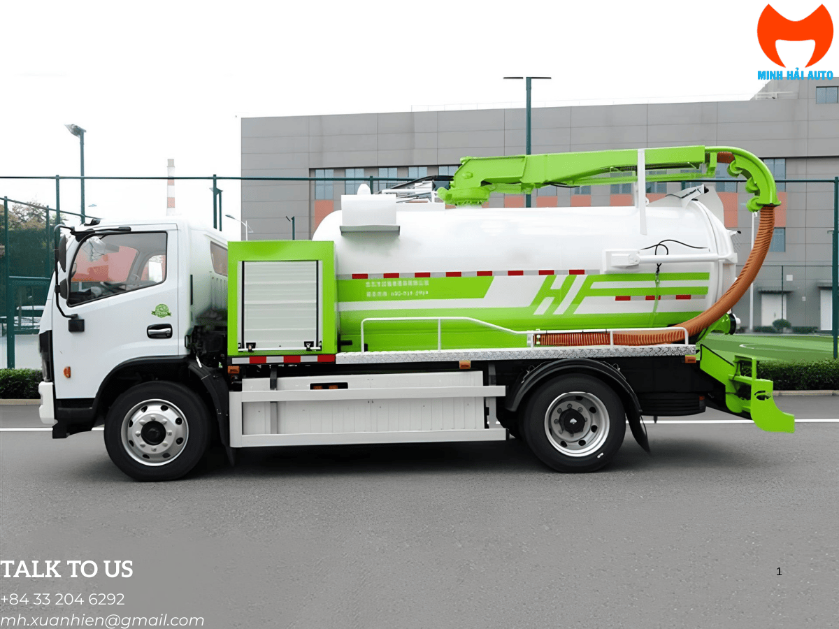 Cabin 3 chỗ của xe bồn hút chất thải 6 khối Dongfeng với bảng điều khiển hiện đại.
