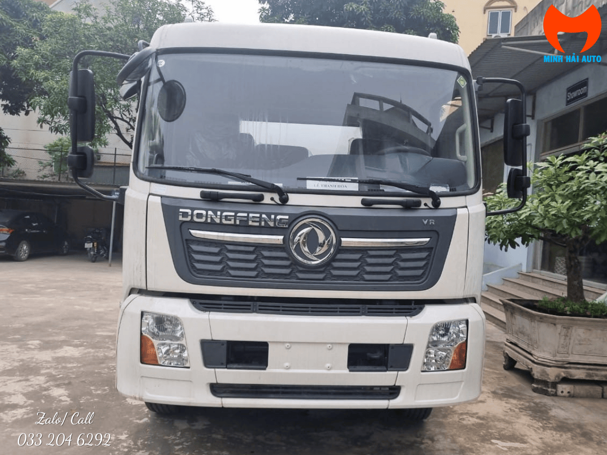 Cận cảnh bồn chứa hợp kim của xe téc chở xăng dầu 11 khối, thể hiện kết cấu chắc chắn.