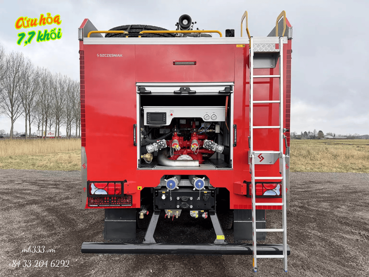 Cận cảnh cabin kép và hệ thống khung gầm 6x4 của xe MAN TGS, thể hiện sự cứng cáp và bền bỉ.