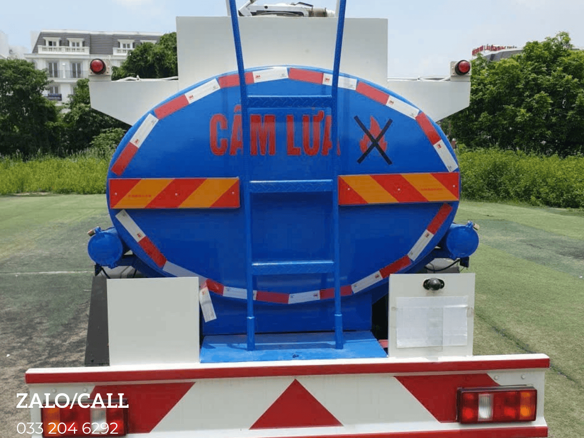 Cận cảnh chi tiết xi-téc của xe bồn chở xăng dầu 6 khối