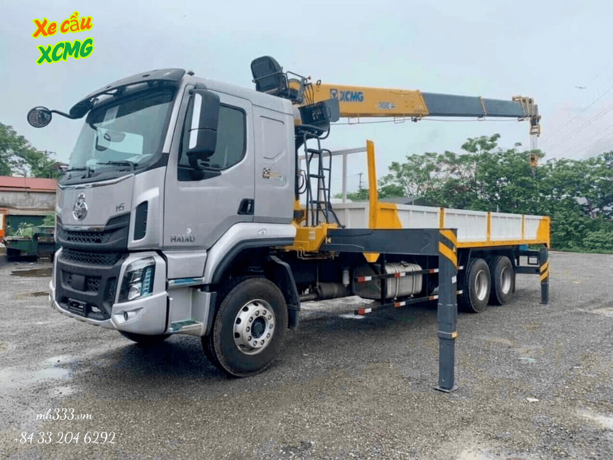 Cận cảnh động cơ Yuchai 270HP mạnh mẽ trên xe tải gắn cẩu 8 tấn Chenglong H5.