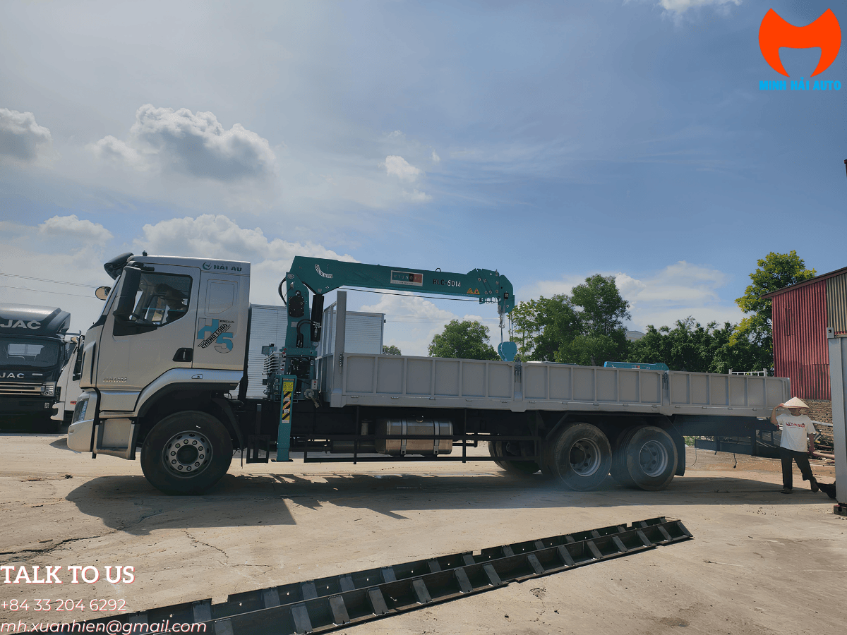 Cẩu tự hành 5 tấn HLC-5014 trên chenglong