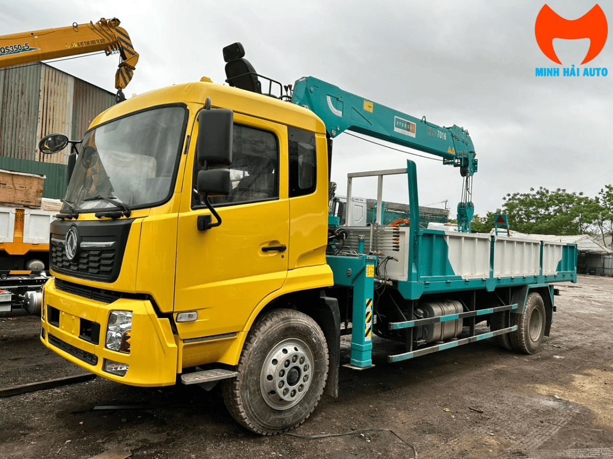 Cẩu tự hành 6 tấn 6 khúc Hyundai Everdigm HLC-7016 chính hãng gắn trên xe tải nền.
