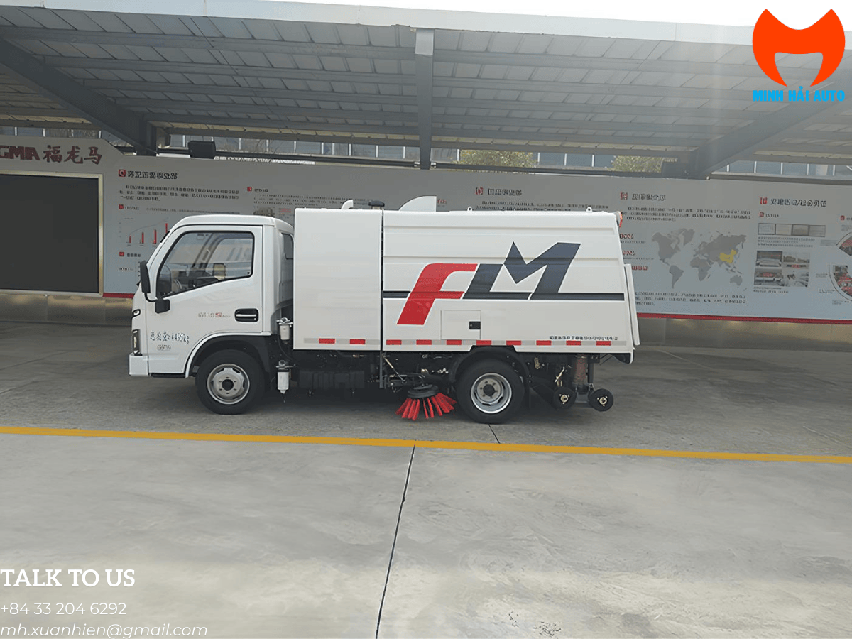 Chi tiết hệ thống chổi và vòi phun của xe rửa quét đường 2.9 khối.