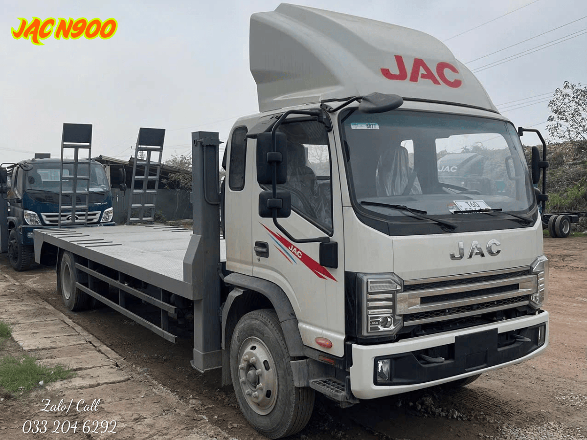 Chi tiết hệ thống thủy lực và cầu dẫn của xe chở máy công trình JAC N900.