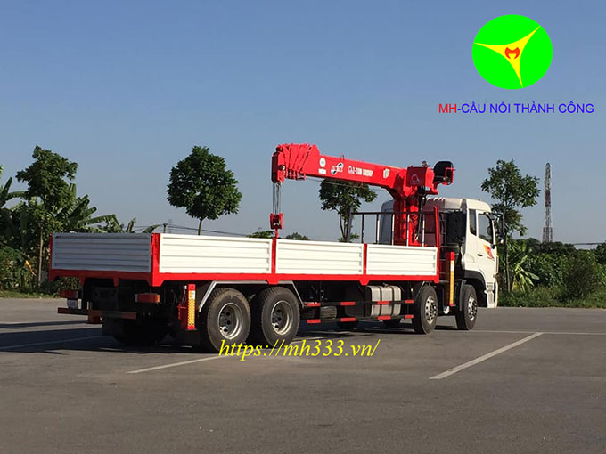 dongfeng 4 chân gắn cẩu atom 7 tấn