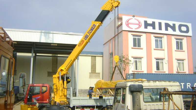 Xe tải gắn cẩu- Daewoo gắn cẩu 17T