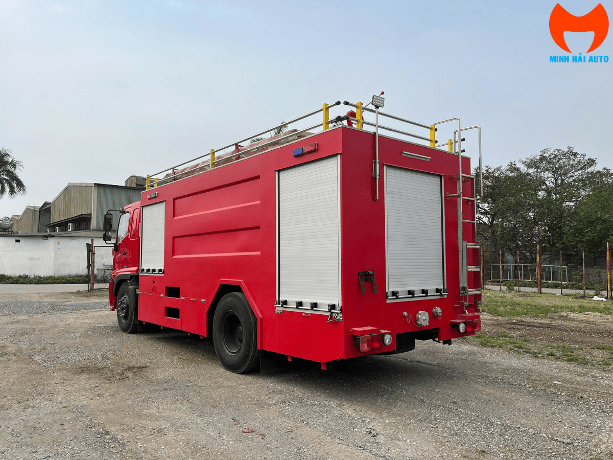 Lăng giá chữa cháy Shilla Hàn Quốc trên nóc xe cứu hỏa Hino 6 khối đang hoạt động.