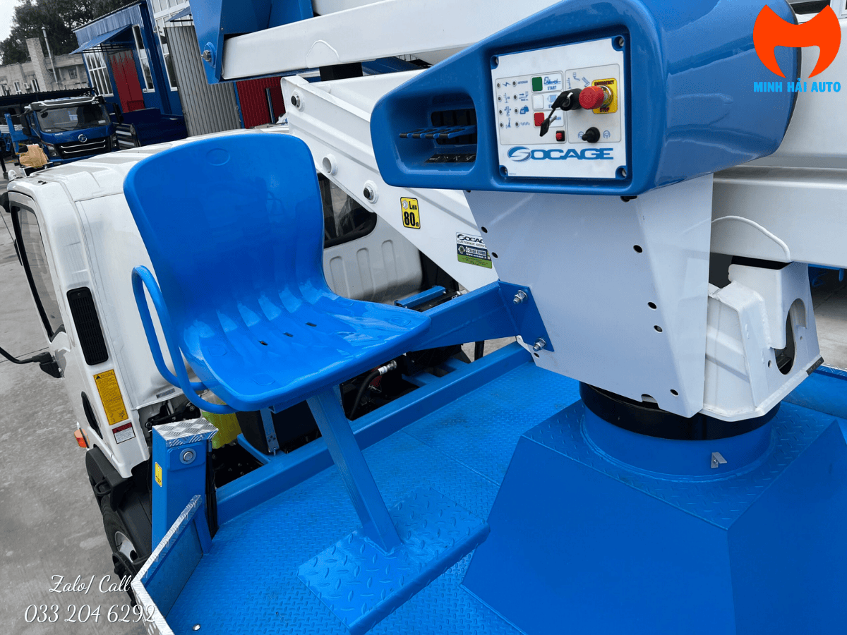 Loạt xe thang nâng người 24m sẵn sàng bàn giao cho khách hàng tại kho Minh Hải Auto.