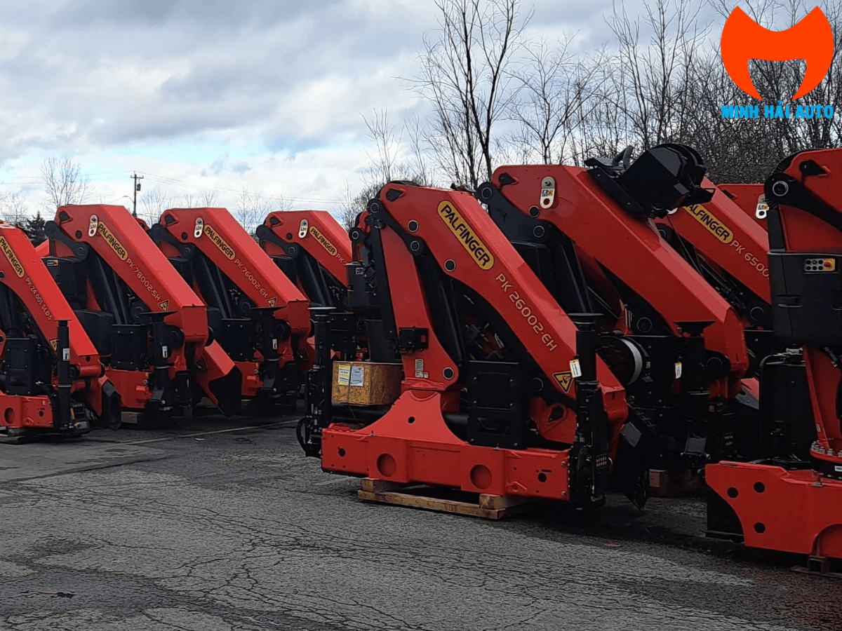 Cẩu gập palfinger tại bãi Minh hải Auto