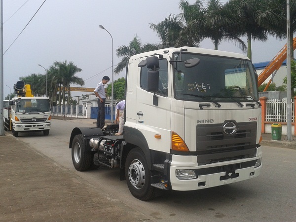 Đầu kéo Hino 700- SH1EEVA 4x2