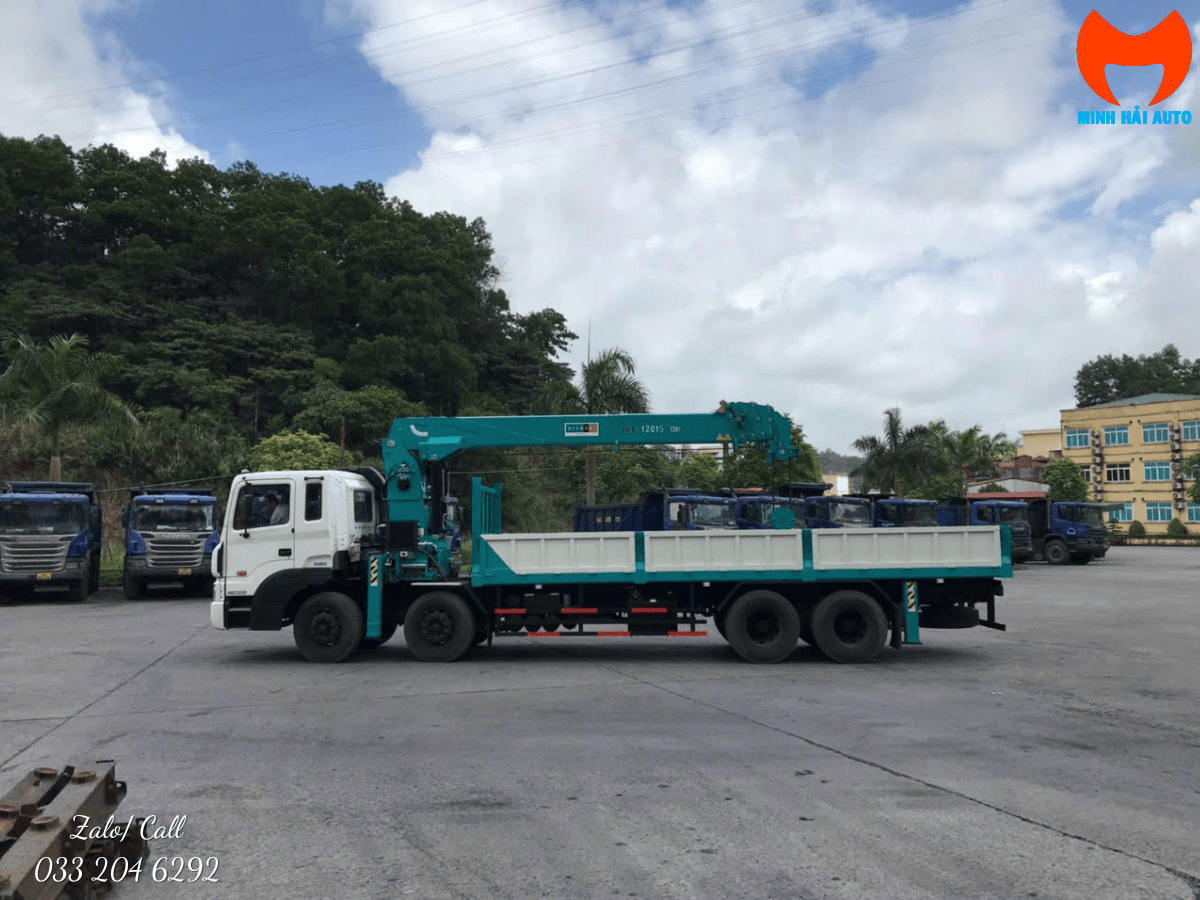 So sánh thiết kế cần lục giác 5 đốt của cẩu Hyundai HLC-12015ACE với các dòng cẩu 15 tấn khác trên thị trường.