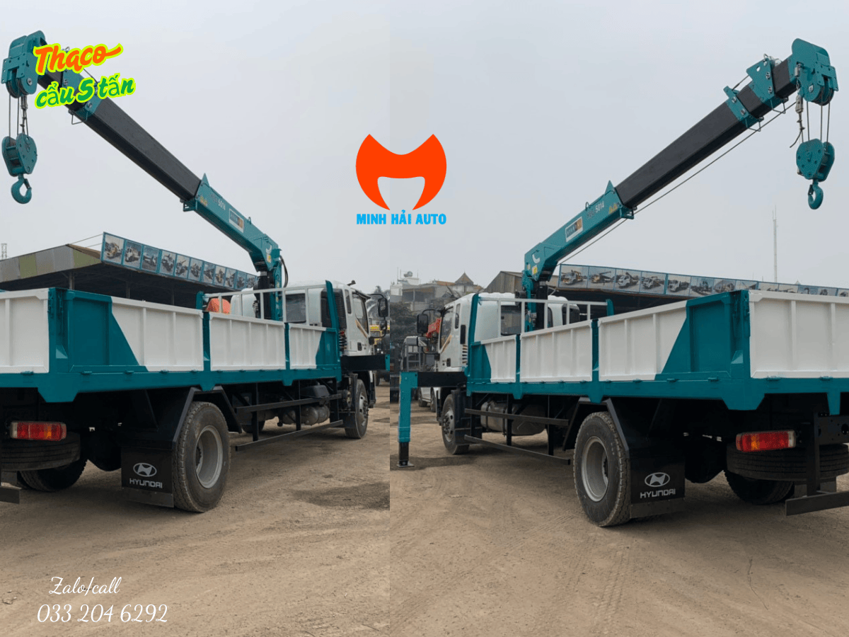Thùng hàng của xe cẩu tự hành 5 tấn, cho thấy khả năng vừa cẩu vừa chở hàng.