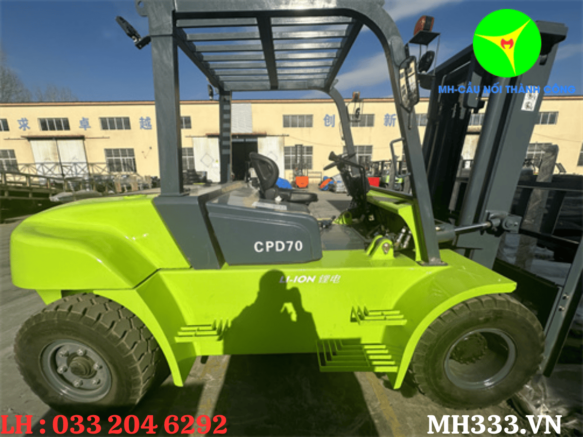 Xe Nâng Hàng Forklift 7 Tấn Zoomlion đang làm việc