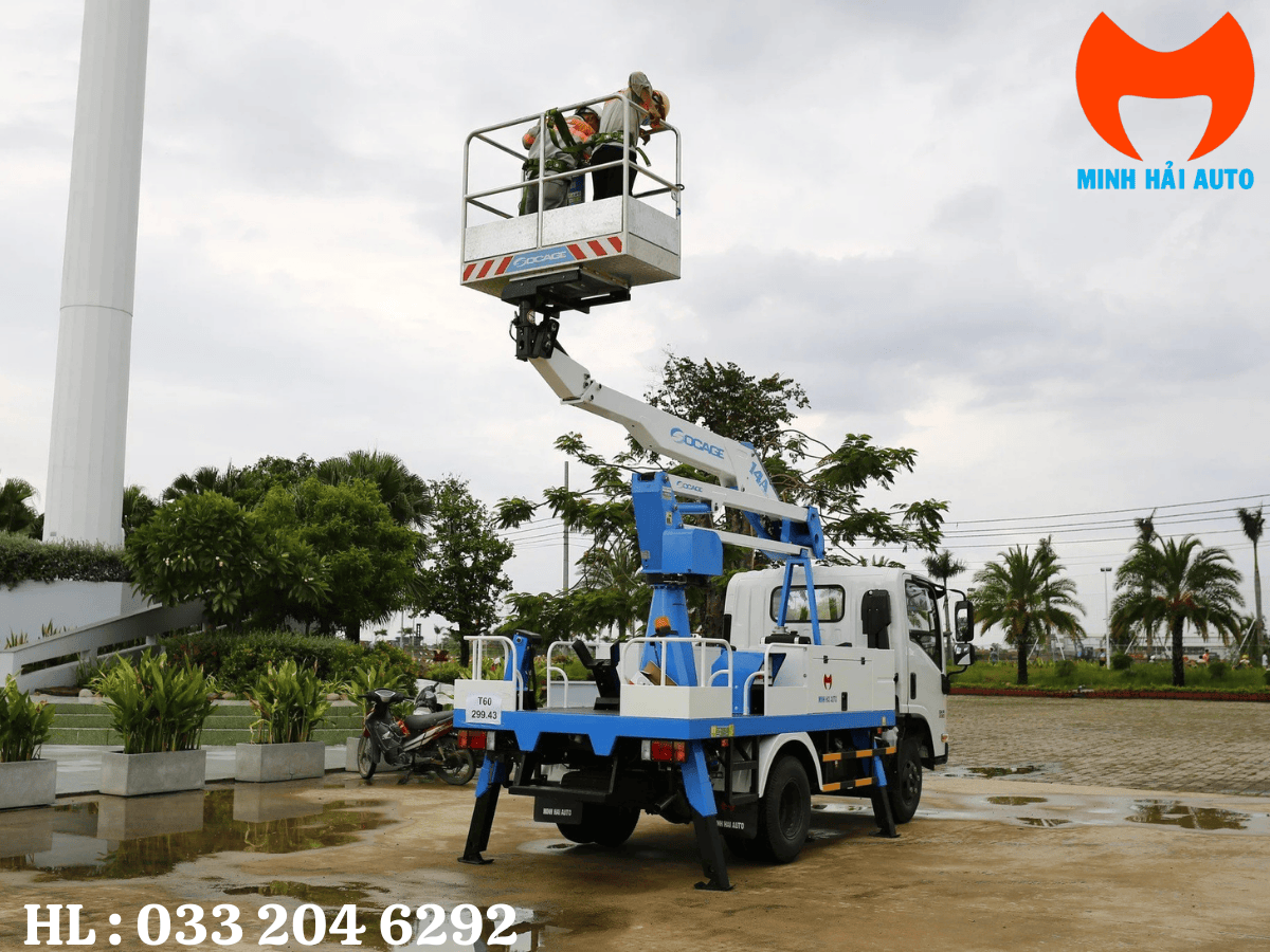 Xe cẩu gắn giỏ nâng người sửa chữa điện