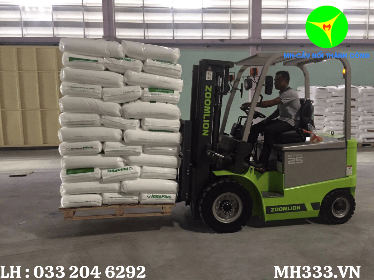 Bo-cong-tac-xe-nang-hang-forklift-15-tan-Zoomlion-gia-tot