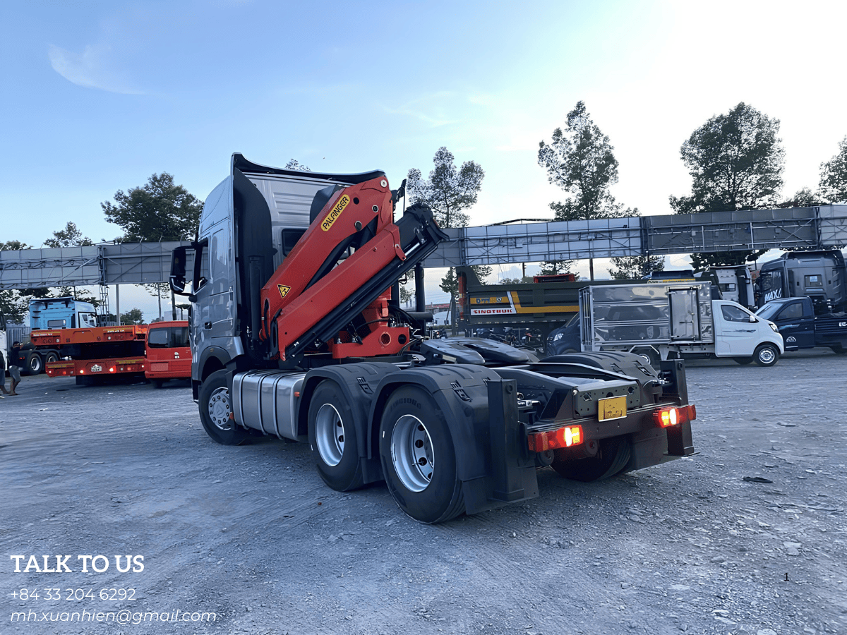 Ứng dụng của đầu kéo UD gắn cẩu 8 tấn PK18500C trong ngành xây dựng.